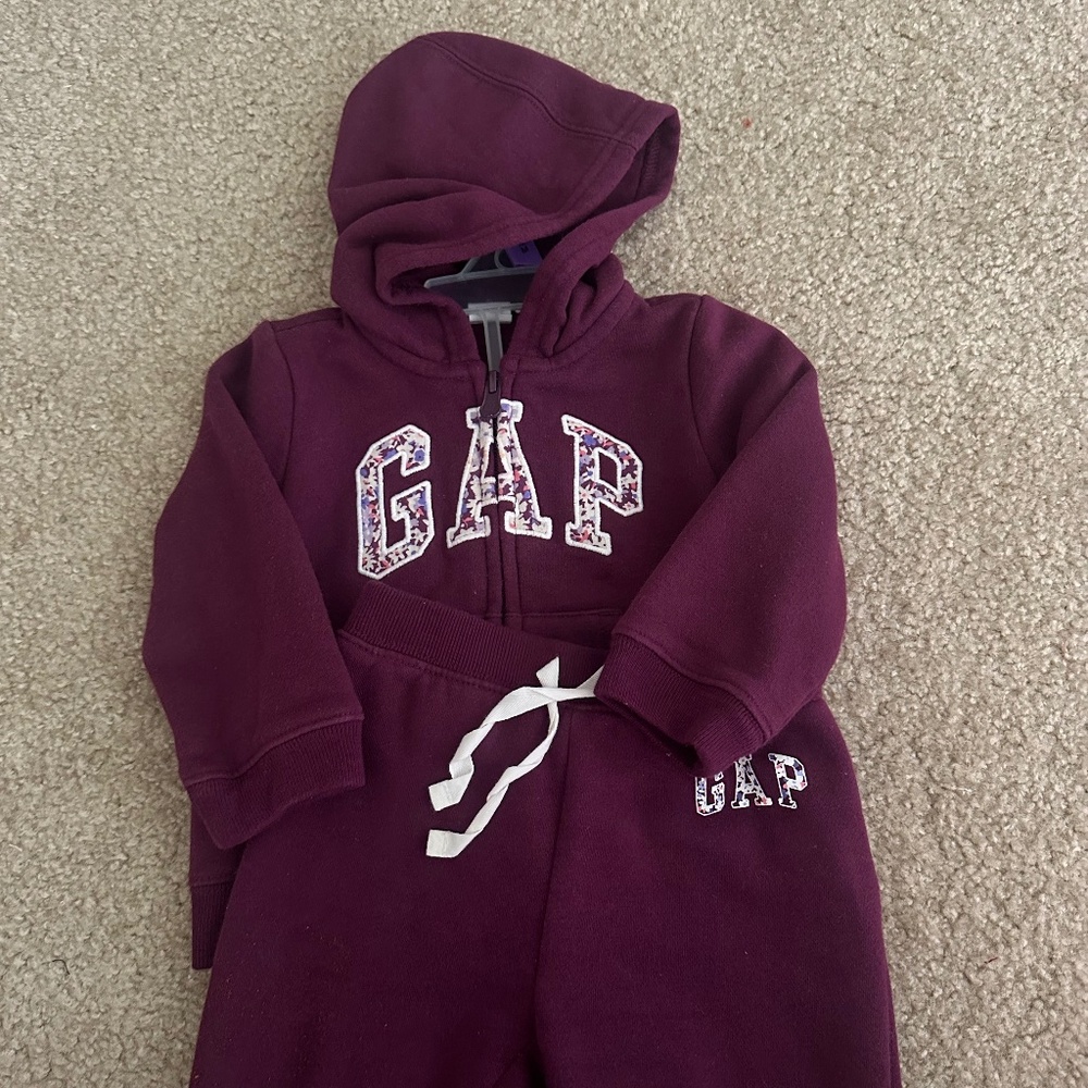 Gap hoodie and sweatpants